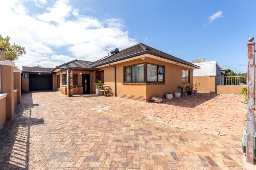 To Let 3 Bedroom Property for Rent in Rondebosch East Western Cape